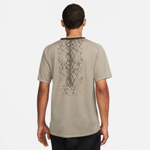 Koszulka Nike Dri-FIT ADV Run Division Techknit M DQ4778-010 Koszulka Nike Dri-FIT ADV Run Division Techknit M DQ4778-010