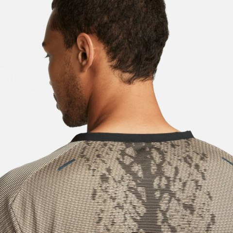 Koszulka Nike Dri-FIT ADV Run Division Techknit M DQ4778-010 Koszulka Nike Dri-FIT ADV Run Division Techknit M DQ4778-010