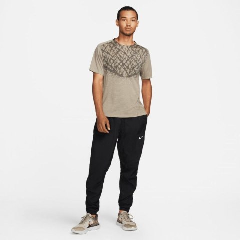 Koszulka Nike Dri-FIT ADV Run Division Techknit M DQ4778-010 Koszulka Nike Dri-FIT ADV Run Division Techknit M DQ4778-010