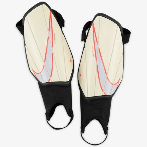 Nagolenniki Nike Charge M SP2164 113 Nagolenniki Nike Charge M SP2164 113