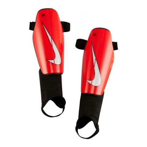 Ochraniacze piłkarskie Nike Charge DX4608-635 Ochraniacze piłkarskie Nike Charge DX4608-635