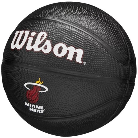 Piłka do koszykówki Wilson Team Tribute Miami Heat Mini Ball Jr WZ4017607XB Piłka do koszykówki Wilson Team Tribute Miami Heat Mini Ball Jr WZ4017607XB
