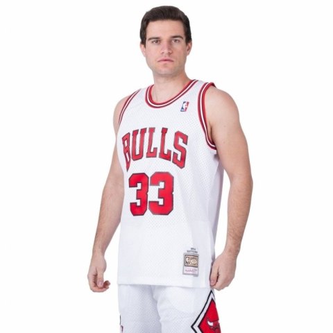 Koszulka Mitchell & Ness Chicago Bulls NBA Home Swingman Jersey Bulls 97-98 Scottie Pippen M SMJYAC18054-CBUWHIT97SPI Koszulka Mitchell & Ness Chicago Bulls NBA Home Swingman Jersey Bulls 97-98 Scottie Pippen M SMJYAC18054-CBUWHIT97SPI