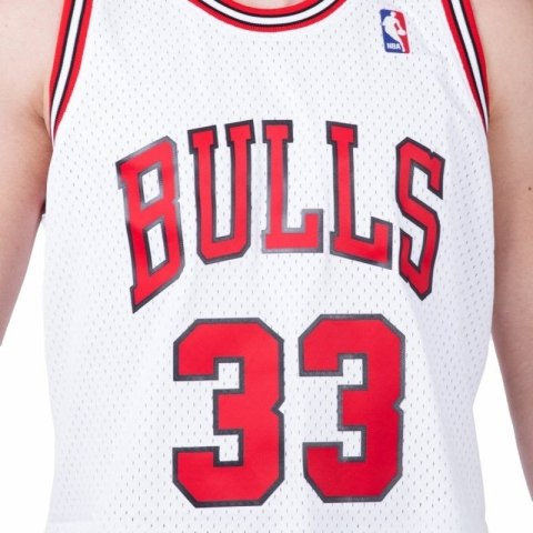 Koszulka Mitchell & Ness Chicago Bulls NBA Home Swingman Jersey Bulls 97-98 Scottie Pippen M SMJYAC18054-CBUWHIT97SPI Koszulka Mitchell & Ness Chicago Bulls NBA Home Swingman Jersey Bulls 97-98 Scottie Pippen M SMJYAC18054-CBUWHIT97SPI