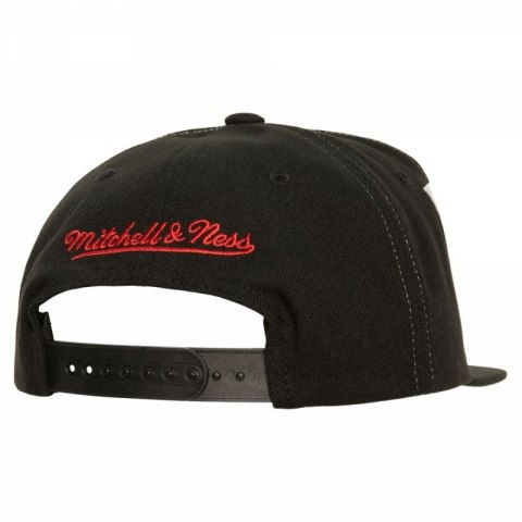 Czapka z daszkiem Mitchell & Ness Varsity Bust Snapback Chicago Bulls HHSS6461-CBUYYPPPBLCK Czapka z daszkiem Mitchell & Ness Varsity Bust Snapback Chicago Bulls HHSS6461-CBUYYPPPBLCK