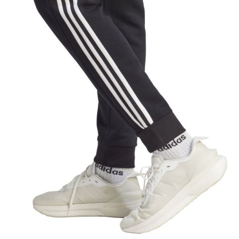 Spodnie adidas Essentials Fleece 3-Stripes Tapered Cuff M IB4030 Spodnie adidas Essentials Fleece 3-Stripes Tapered Cuff M IB4030
