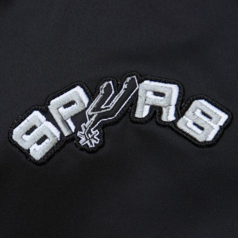 Kurtka Mitchell & Ness Lightweight Satin Bomber San Antonio Spurs M SJKT6599-SASYYPPPBLCK Kurtka Mitchell & Ness Lightweight Satin Bomber San Antonio Spurs M SJKT6599-SASYYPPPBLCK